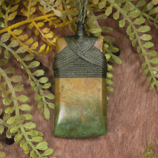 Flower Jade Pounamu Toki Pendant - NZ Greenstone