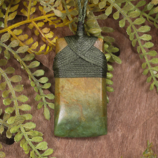 Flower Jade Pounamu Toki Pendant - NZ Greenstone