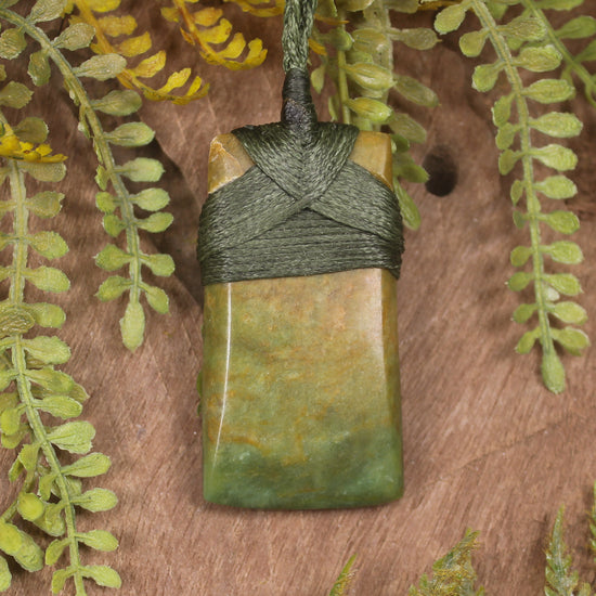Flower Jade Pounamu Toki Pendant - NZ Greenstone