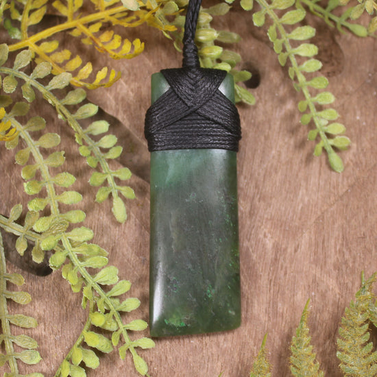 Hapopo Pounamu Toki - NZ Greenstone