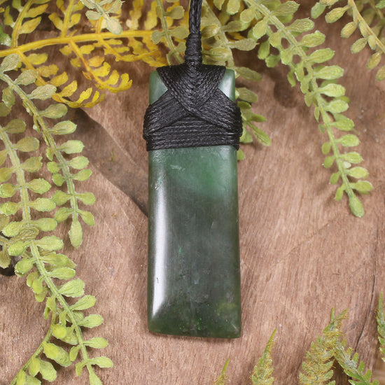 Hapopo Pounamu Toki - NZ Greenstone
