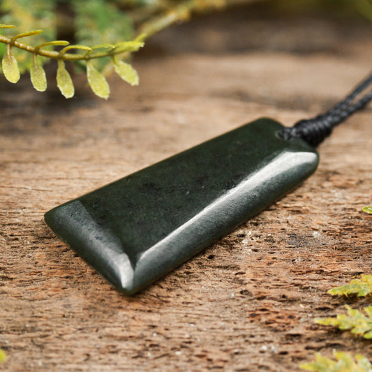 NZ Greenstone XSmall Freeform Toki Pendant (BT679) Rimu Pounamu