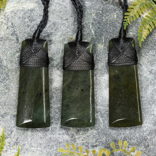 NZ Greenstone Small Toki Pendant (BW444) Rimu Pounamu