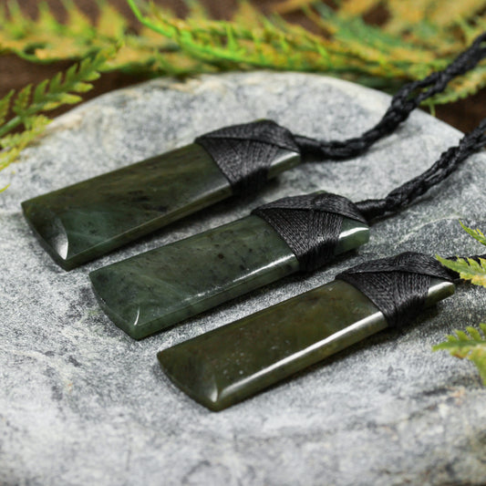 NZ Greenstone Small Toki Pendant (BW444) Rimu Pounamu