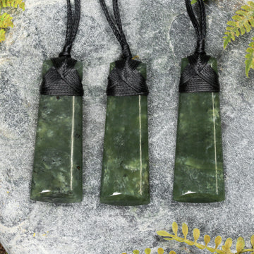 NZ Greenstone Small Toki Pendant (BW446) Kawakawa Pounamu
