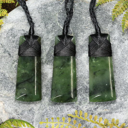 NZ Greenstone Small Toki Pendant (BW445) Hapopo Pounamu