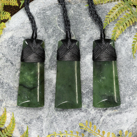 NZ Greenstone Small Toki Pendant (BW441) Hapopo Pounamu