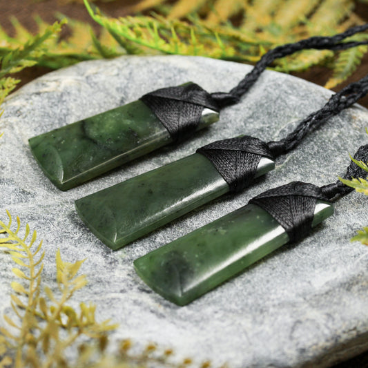 NZ Greenstone Small Toki Pendant (BW441) Hapopo Pounamu