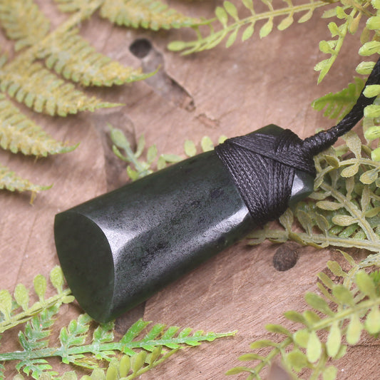 Rimu Pounamu Toki Pendant - NZ Greenstone