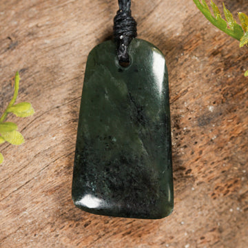 NZ Greenstone XSmall Freeform Toki Pendant (BT695) Kawakawa Pounamu