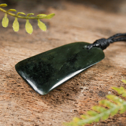 NZ Greenstone XSmall Freeform Toki Pendant (BT695) Kawakawa Pounamu
