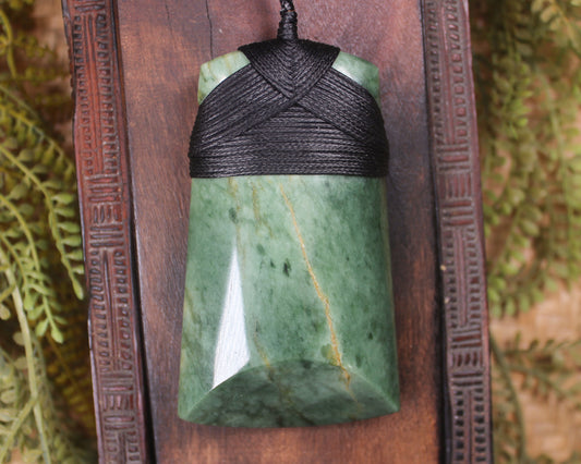 Flower Jade Pounamu Toki Pendant - NZ Greenstone