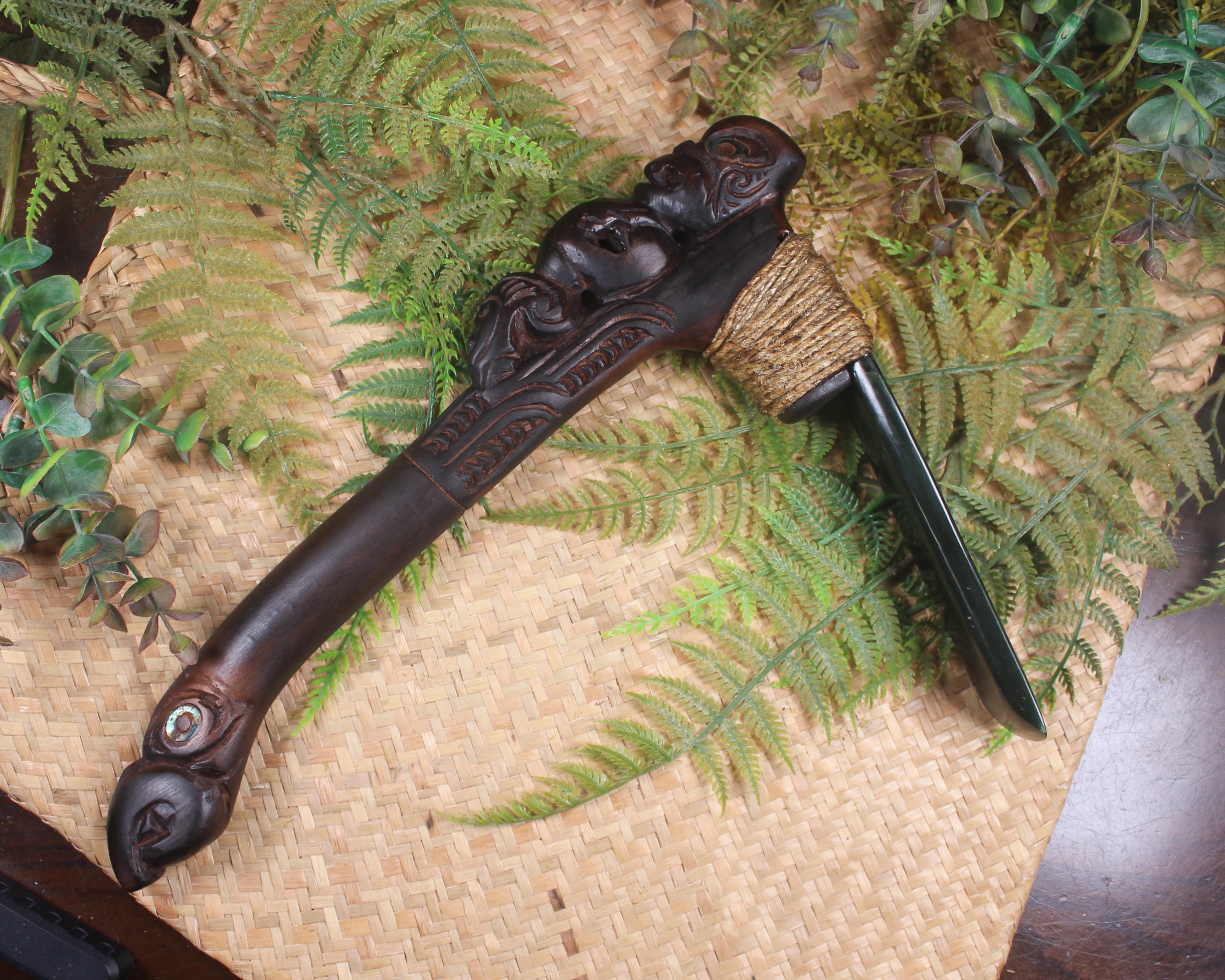 Kawakawa Pounamu Toki Poutangata