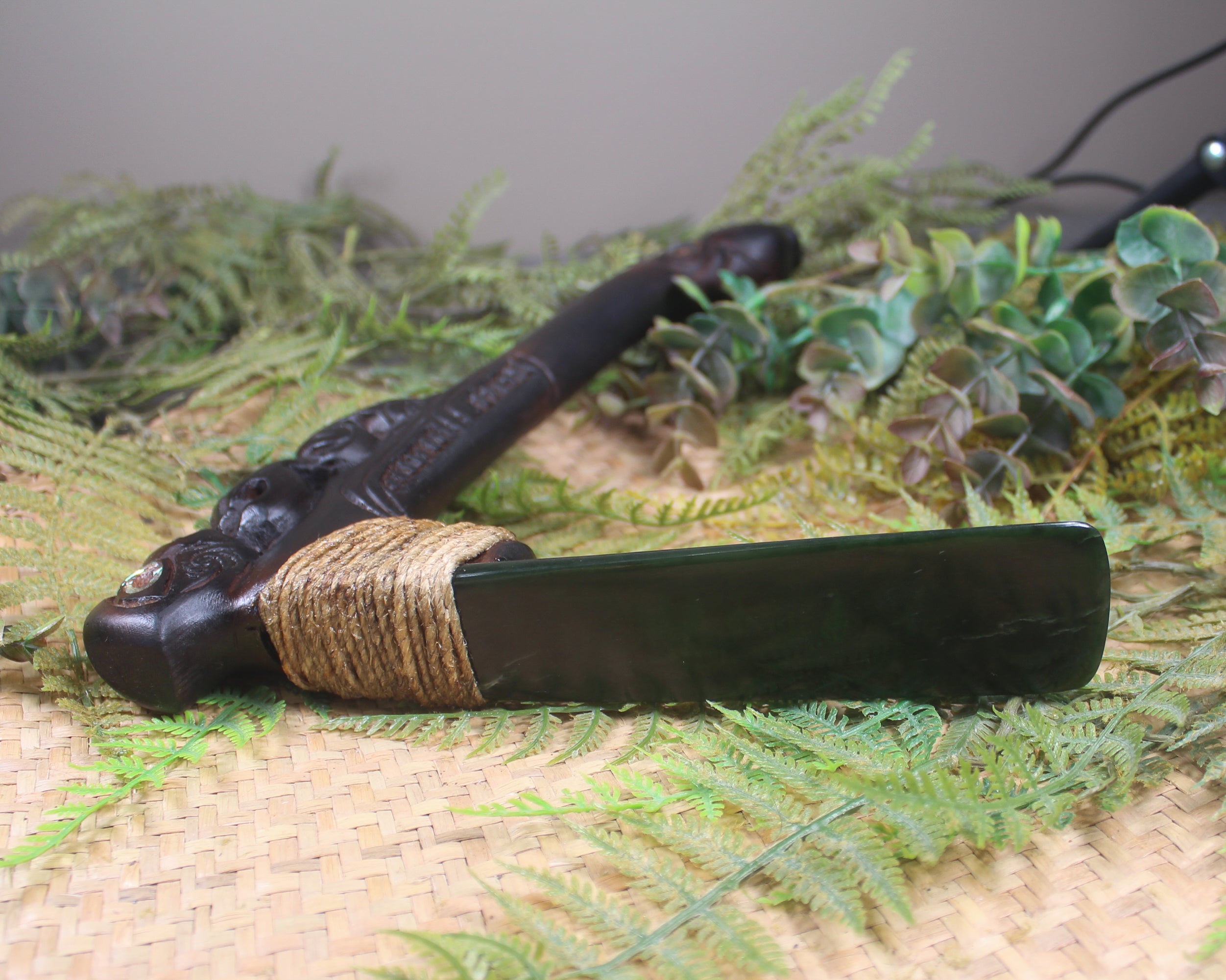 Kawakawa Pounamu Toki Poutangata
