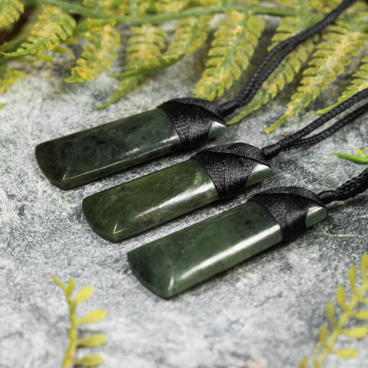 NZ Greenstone XSmall Toki Pendant (BW491) Kawakawa Pounamu