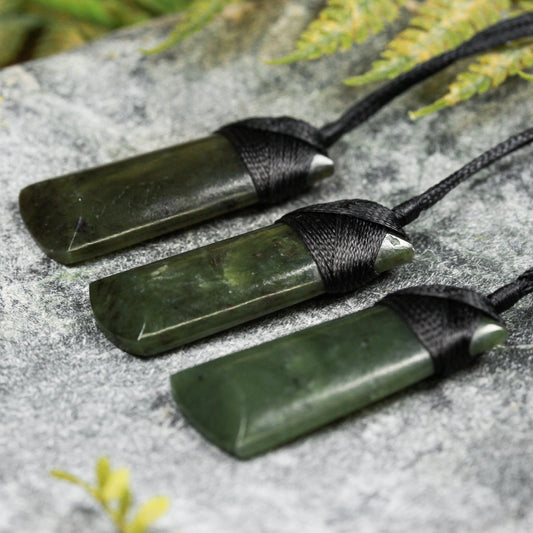 NZ Greenstone XSmall Toki Pendant (BX695) Kawakawa Pounamu