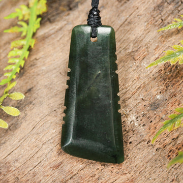 NZ Greenstone XSmall Toki Pendant (BT712) Kawakawa Pounamu