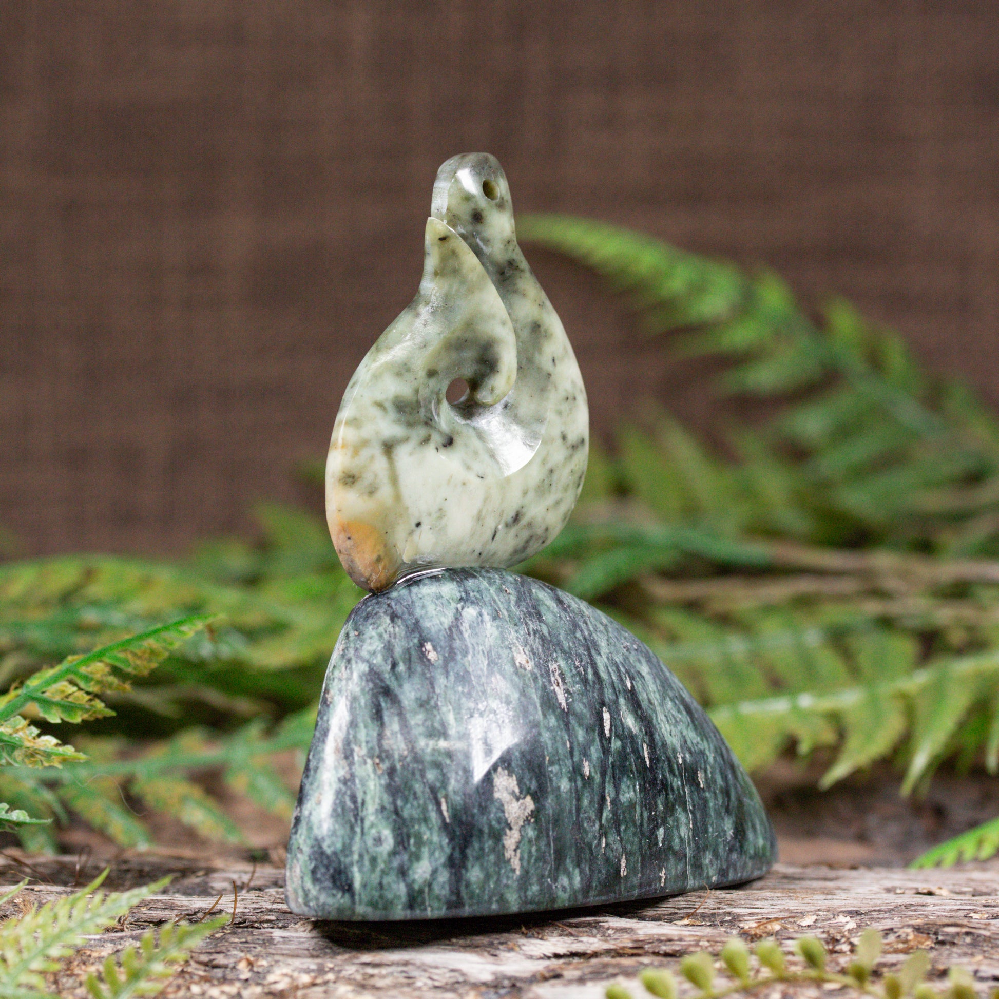 Pounamu matau sculpture - NZ Greenstone