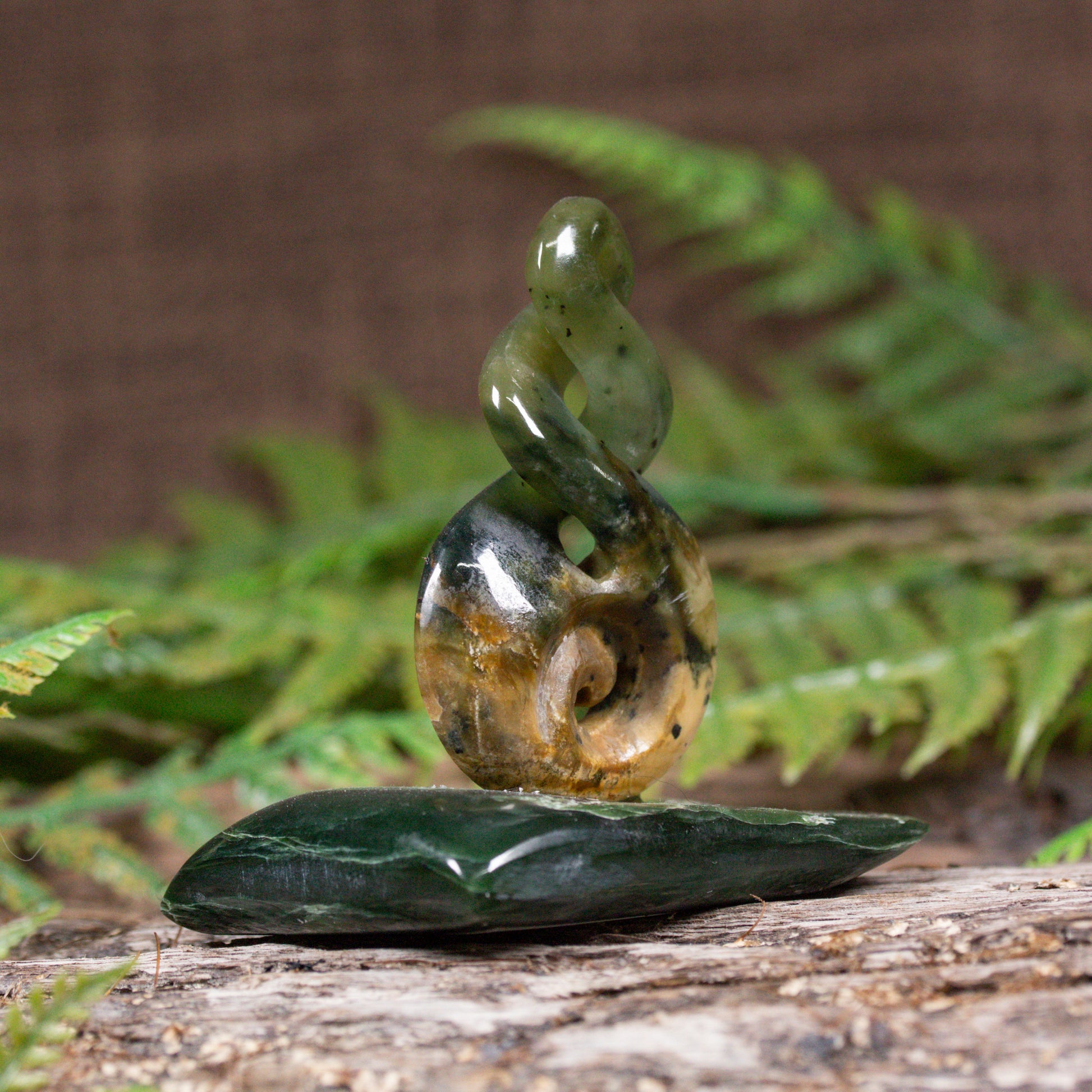 Koru twist pounamu sculpture - NZ Greenstone
