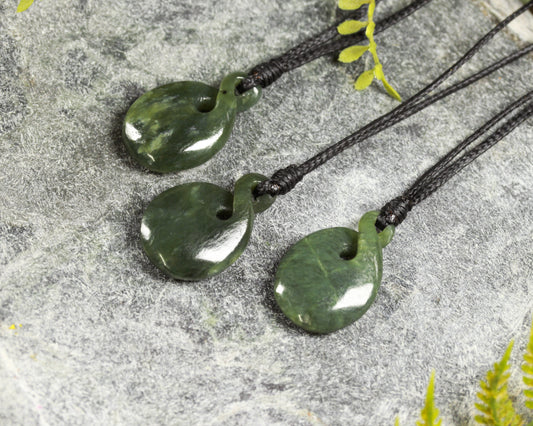 NZ Greenstone XSmall Twist Pendant (BM688) Kawakawa Pounamu