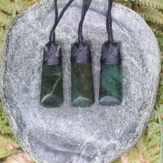 Toki or Adze Pendant carved from Rimu Pounamu - NZ Greenstone