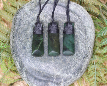 Toki or Adze Pendant carved from Rimu Pounamu - NZ Greenstone