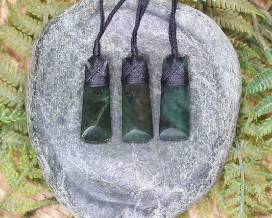 Toki or Adze Pendant carved from Rimu Pounamu - NZ Greenstone
