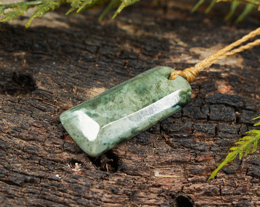NZ Greenstone Small Freeform Toki Pendant (BN570) Hapopo Pounamu