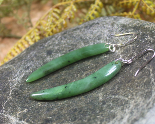 Huia Beak earrings carved from Hapopo Pounamu - NZ Greenstone