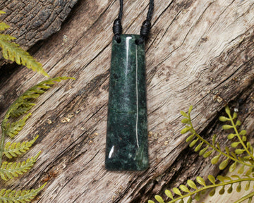 NZ Serpentine Medium Freeform Toki Pendant (BN578)