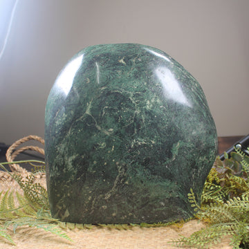 NZ Serpentine sculpture