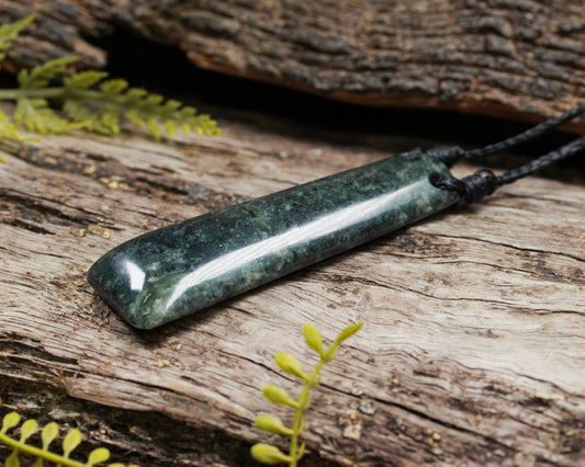 NZ Serpentine Medium Freeform Toki Pendant (BN578)