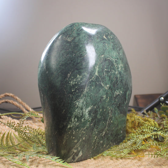 NZ Serpentine sculpture