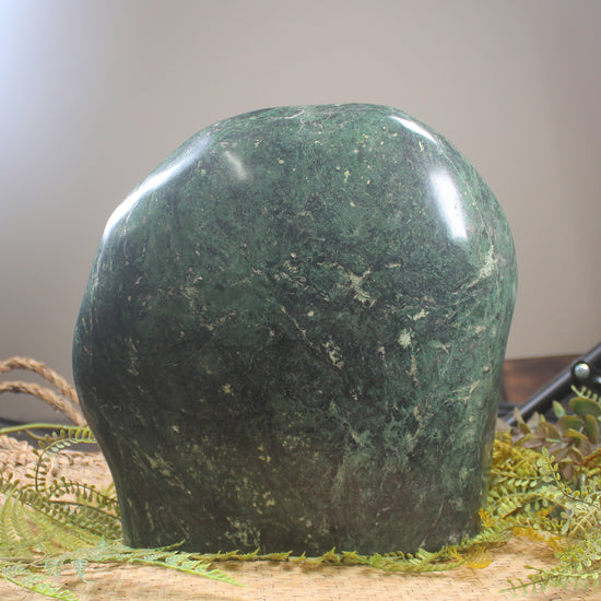 NZ Serpentine sculpture