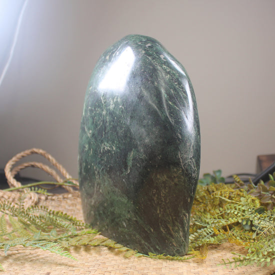 NZ Serpentine sculpture