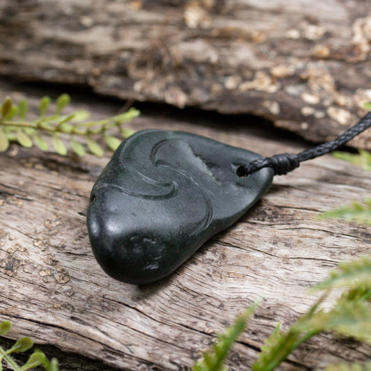 NZ Serpentine Small Freeform Pendant (BT646)