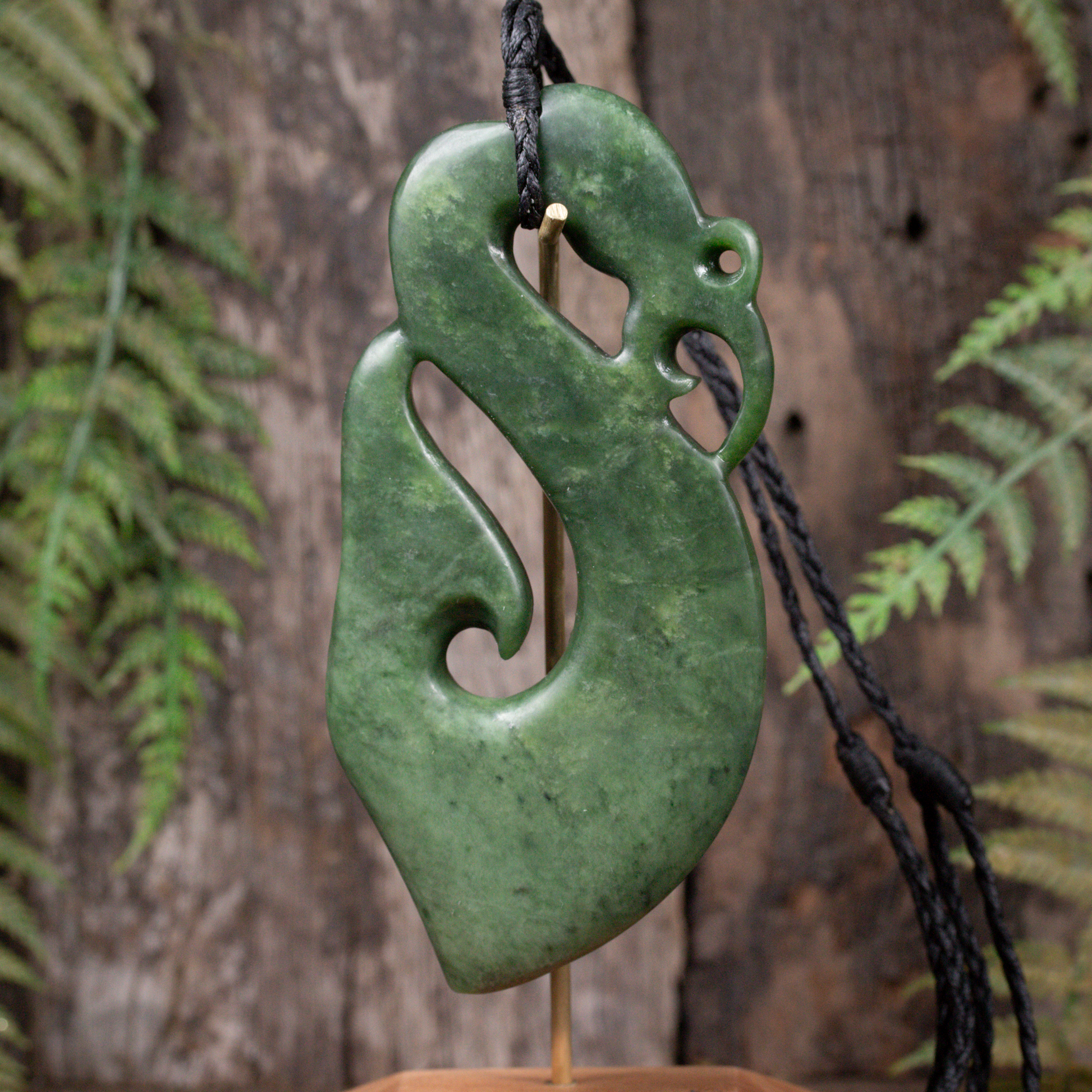 NZ Greenstone XXLarge Manaia Pendant with Stand Kawakawa Pounamu