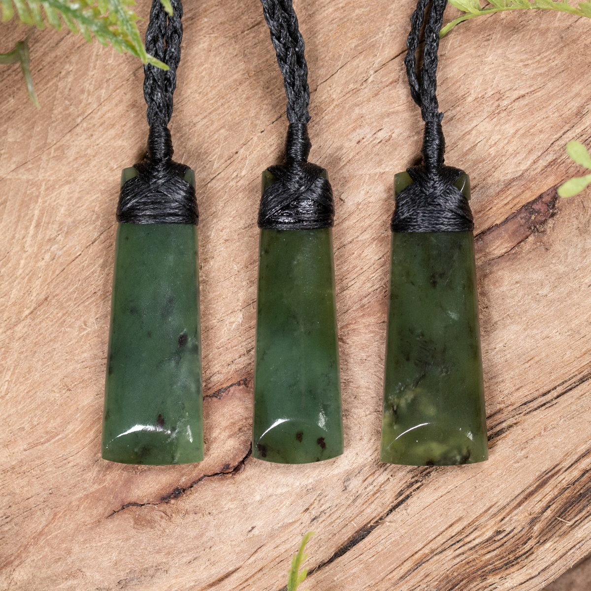 NZ Greenstone XSmall Toki Pendant Rimu Pounamu