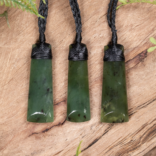NZ Greenstone XSmall Toki Pendant Rimu Pounamu