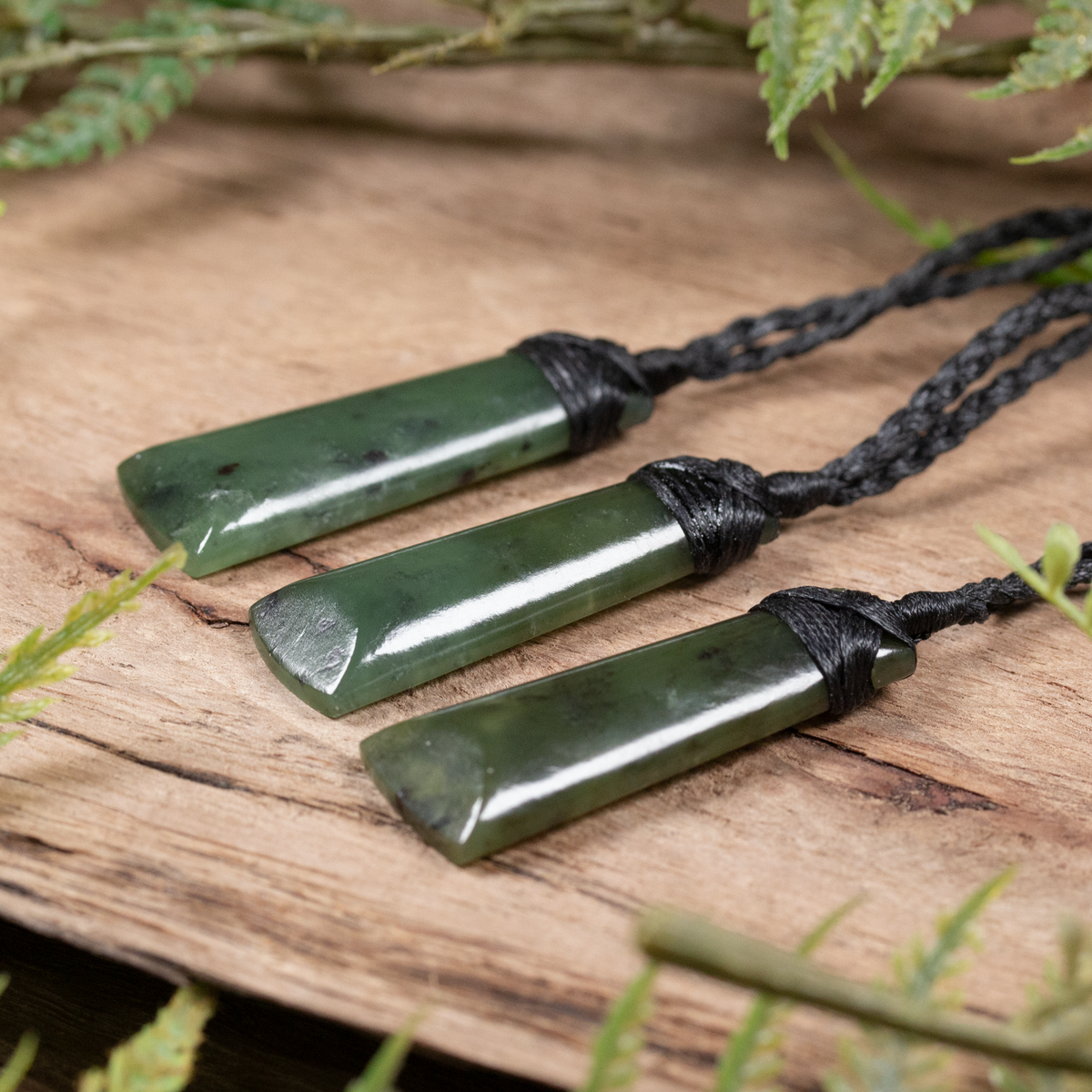 NZ Greenstone XSmall Toki Pendant Rimu Pounamu