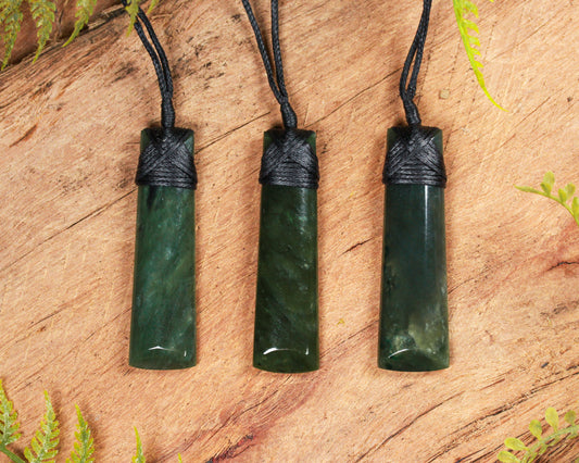 NZ Greenstone Small Toki Pendant (BN915) Rimu Pounamu
