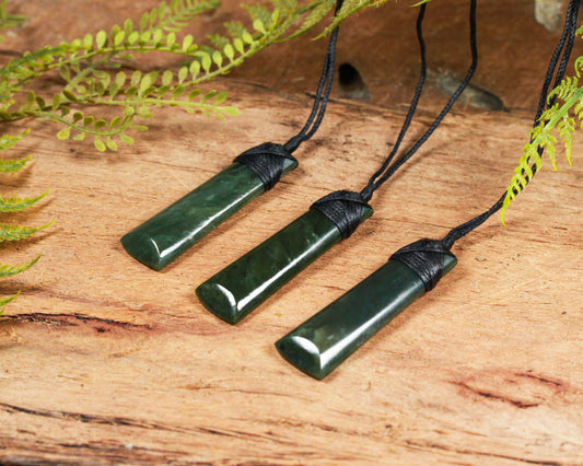 NZ Greenstone Small Toki Pendant (BN915) Rimu Pounamu