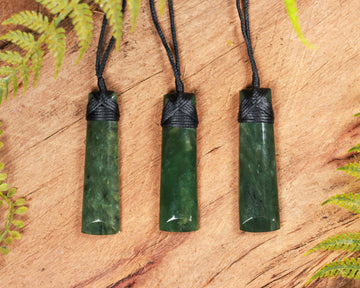 NZ Greenstone Small Toki Pendant (BW337) Kawakawa Pounamu