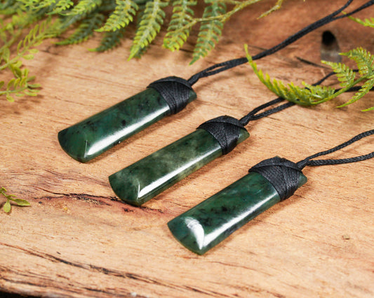 NZ Greenstone Small Toki Pendant (BN917) Rimu Pounamu