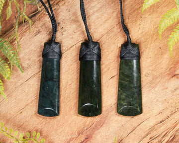 NZ Greenstone Small Toki Pendant (CA678) Rimu Pounamu