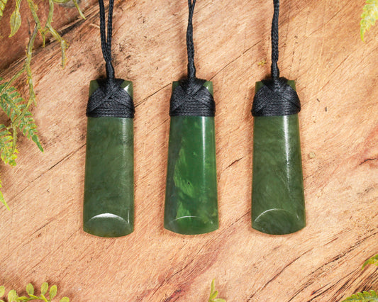 NZ Greenstone Small Toki Pendant (BN921) Rimu Pounamu