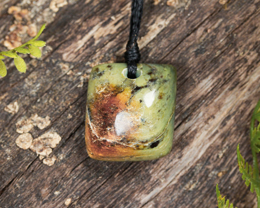 NZ Greenstone XSmall Freeform Pendant (BE571) Hapopo Pounamu