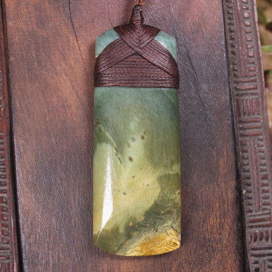 Flower Jade Pounamu Toki