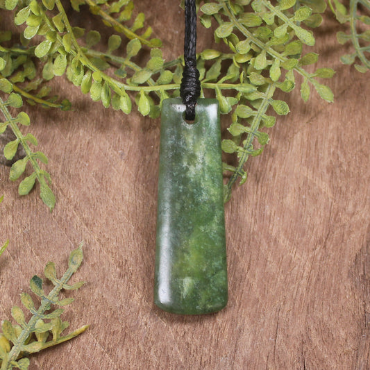 Hapopo Pounamu Toki - NZ Greenstone