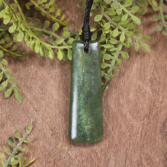 Hapopo Pounamu Toki - NZ Greenstone